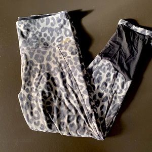 Pink Victoria Secret Ultimate capri leggings